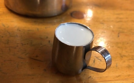 コメダ珈琲店 - 蜂蜜アイスコーヒーに追加で注文したミルク